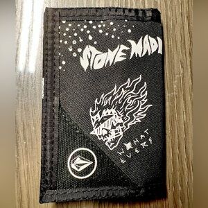 Volcom NWOT velcro wallet
